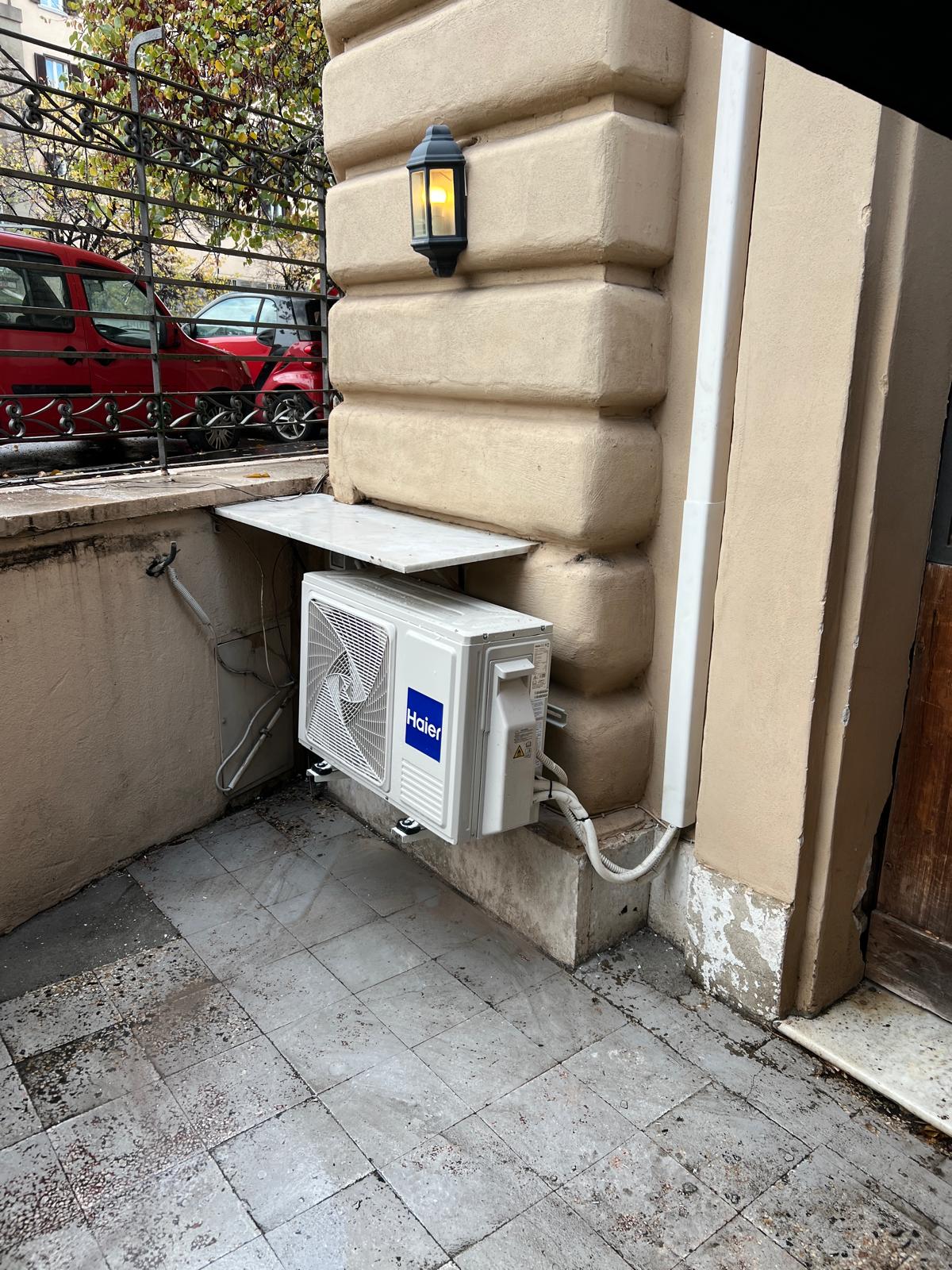 Installazione - Unità esterna e collegamenti